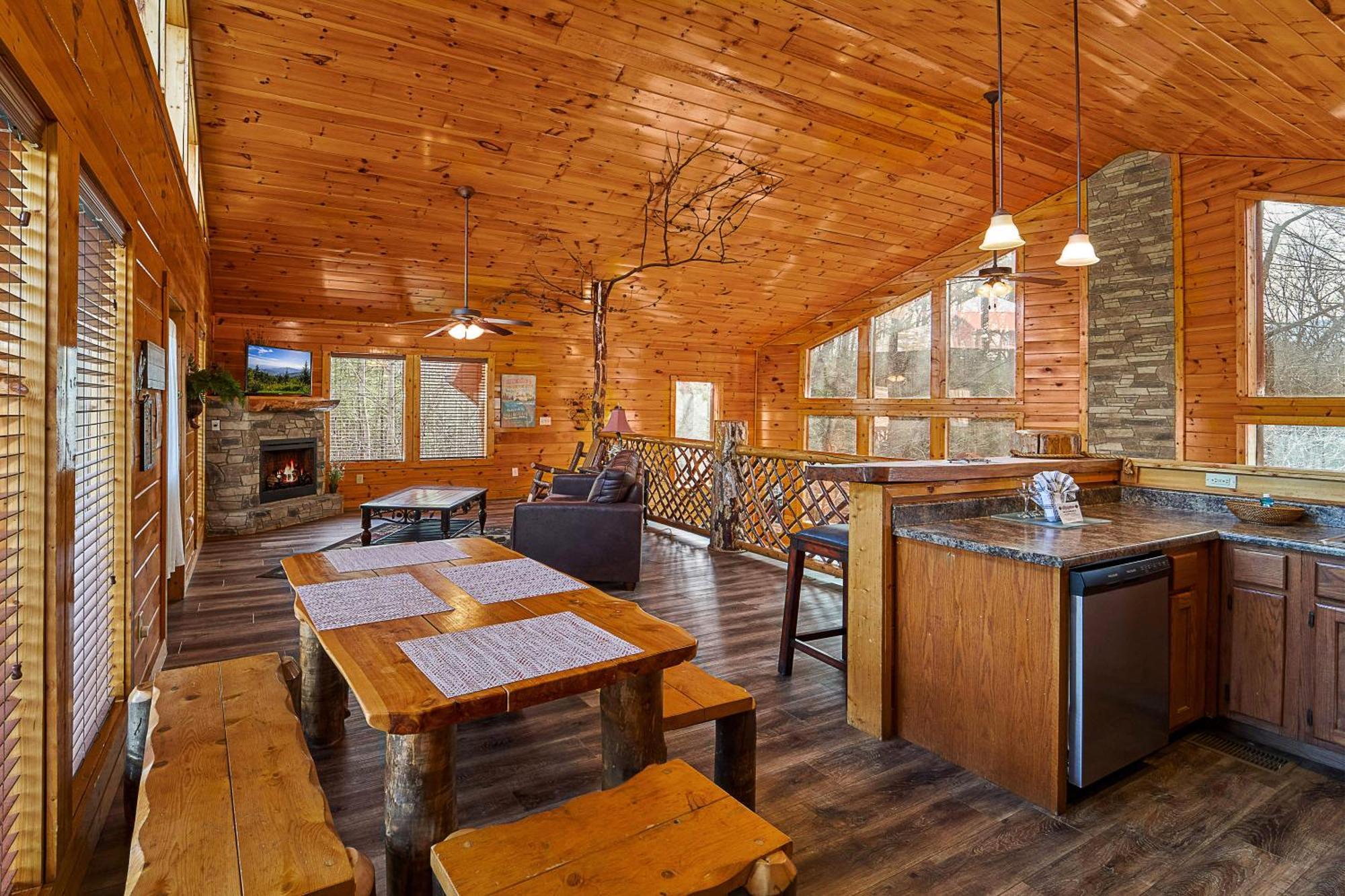 Snuggled Inn Holiday Home Гетлинбург Екстериор снимка